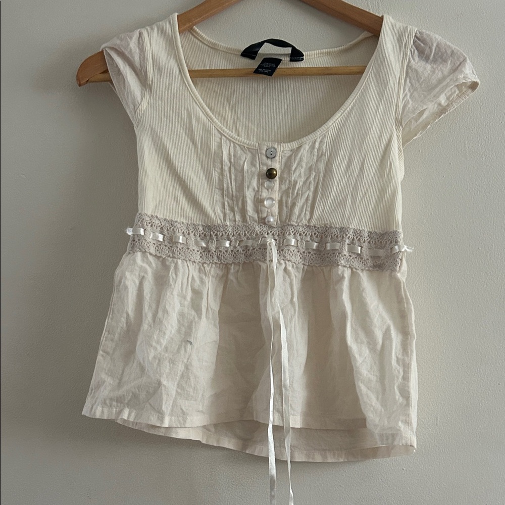 Chic Cream Cap Sleeve Blouse with Lace Detail